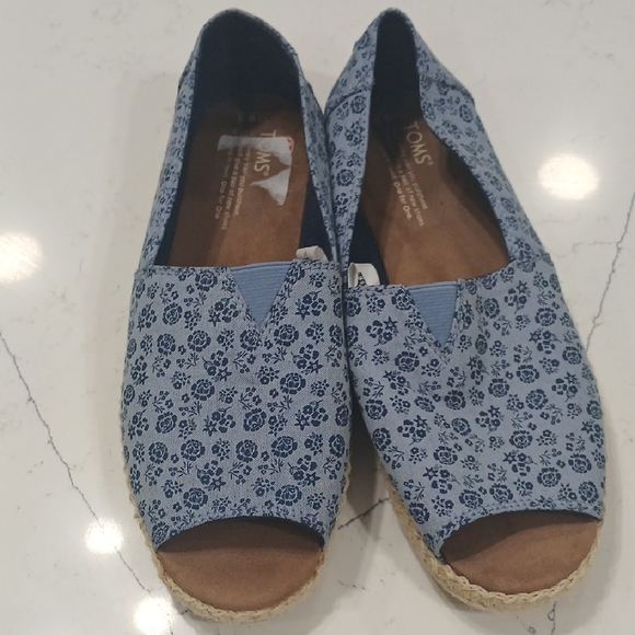 Toms Blue Floral Espadrilles Peep Toe NEW WITHOUT TAG OR BOX SZ 9.5 - Picture 4 of 9